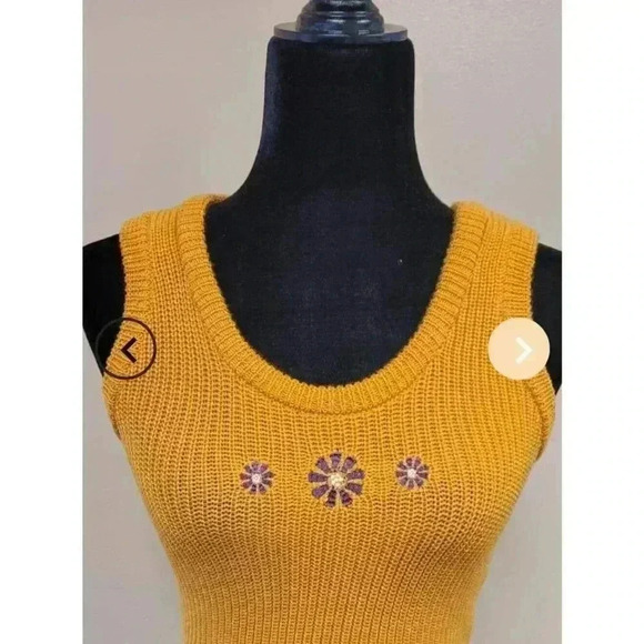 Knot Crop Top - Picture 2 of 4